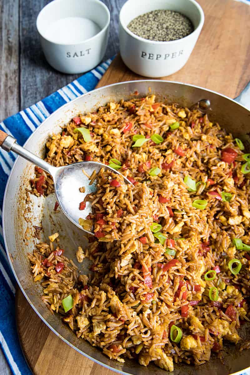 Peruvian Fried Rice is rice, eggs and veggies coated with a flavor bursting sauce of soy, ginger and cumin. Delicious! #mustlovehomecooking