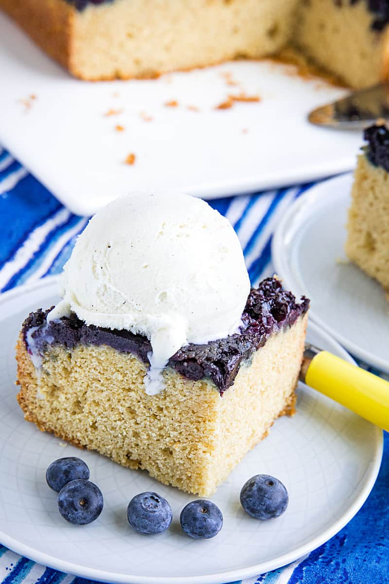Made with fresh summer berries, this Easy Blueberry Upside Down cake is simple dessert anyone can make with blueberries caramelized under a layer of vanilla flavored cake #mustlovehomecooking