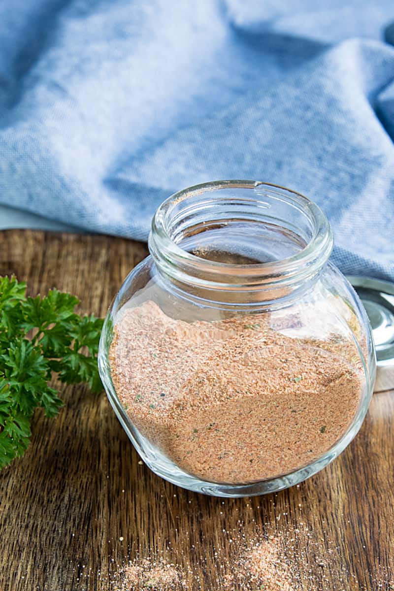 Homemade French Fry Seasoning is quick and simple to make and adds amazing flavor to plain old fries! Sprinkle on fries made in the air fryer, deep fryer and the oven! #mustlovehomecooking