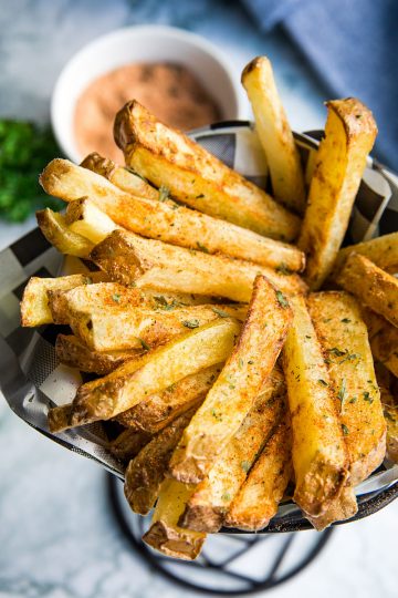 Homemade French Fry Seasoning is quick and simple to make and adds amazing flavor to plain old fries! Sprinkle on fries made in the air fryer, deep fryer and the oven! #mustlovehomecooking