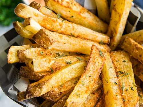 Homemade French Fry Seasoning is quick and simple to make and adds amazing flavor to plain old fries! Sprinkle on fries made in the air fryer, deep fryer and the oven! #mustlovehomecooking