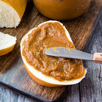 Homemade Pecan Pumpkin butter with pumpkin puree, brown sugar and pecan flavoring is smooth and delicious slathered atop toasted bread, rolls and bagels. #mustlovehomecooking