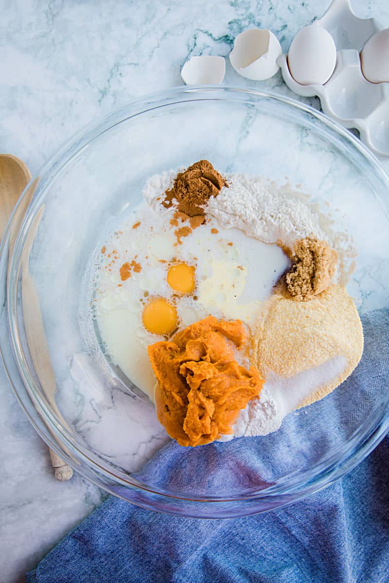 Easy Pumpkin Cornbread is sweet and moist and with a touch of fall pumpkin flavor! Baked into mini muffins or in a pan, this is a maple cinnamon treat that is sure to please.#mustlovehomecooking