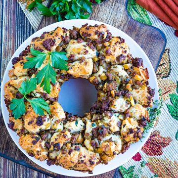 Pull-apart refrigerator biscuits meets sausage stuffing flavors in this irresistible twist from your classic Thanksgiving dish. #mustlovehomecooking