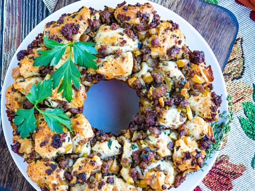 Pull-apart refrigerator biscuits meets sausage stuffing flavors in this irresistible twist from your classic Thanksgiving dish. #mustlovehomecooking