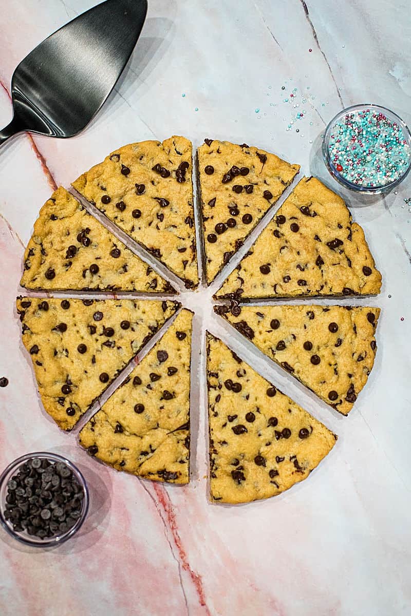 Rich and delicious chocolate chip wedge cookies baked easy in a round pan! No chilling time or rolling needed! #mustlovehomecooking