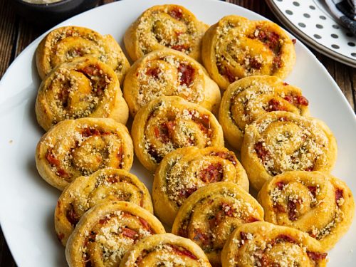 You'll LOVE these super Easy Pesto Crescent Pinwheels made with only 4 simple ingredients! Savory and delicious, this quick appetizer is perfect for any party or family gathering! #mustlovehomecooking